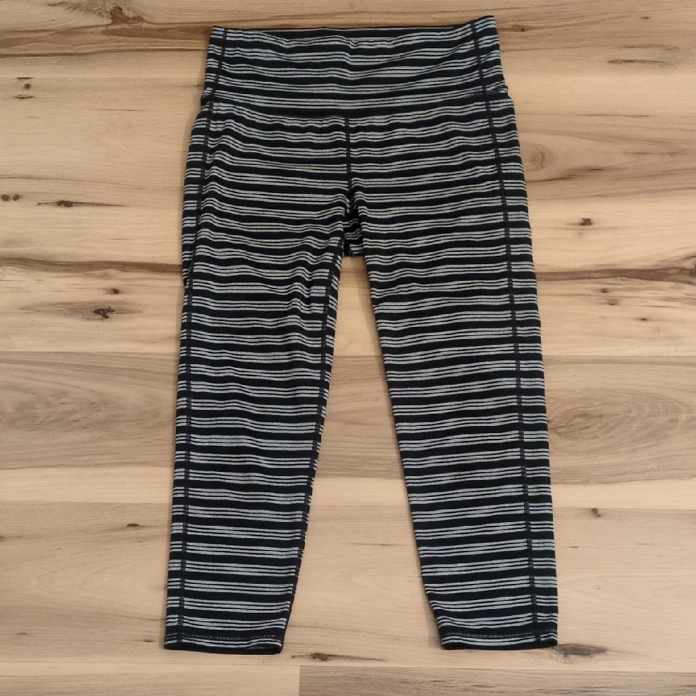 EUC Athleta Leggings Chaturanga Striped Black Gray Womens Medium